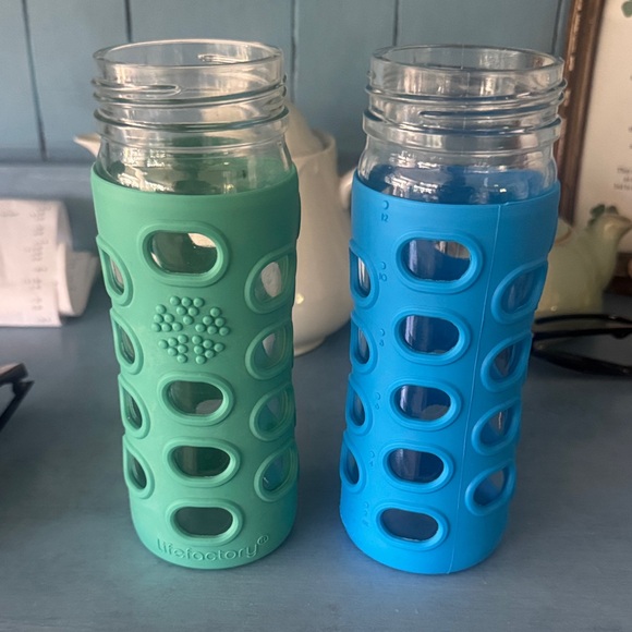 Lifefactory Glass Water Bottles with Silicone Sleeves - Picture 1 of 5